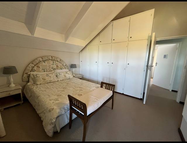 5 BEDROOM GATED ESTATE FOR SALE IN UNDERBERG